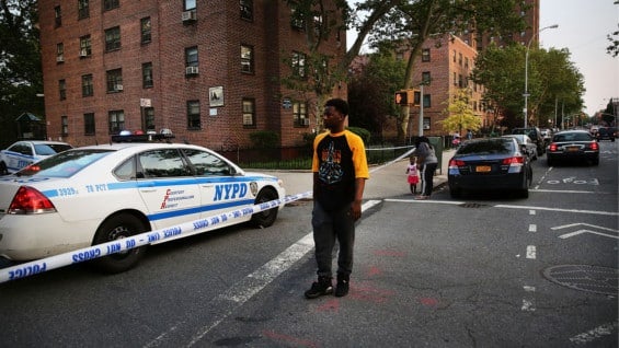 Los medios de comunicación no dejan de evocar los nombres de las víctimas negras de brutalidades policiales, desde la primera, en Ferguson, hasta la última, en Cleveland. Foto: AFP