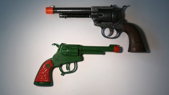 El arma era una réplica de una pistola del tipo 'airsoft' (de canicas). Foto: AFP.