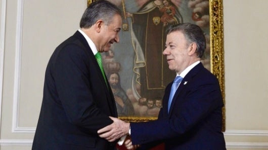 Óscar Naranjo Trujillo, general (r.) de la Policía y nuevo vicepresidente de la República, junto al presidente Juan Manuel Santos. Foto: Presidencia.