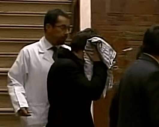 El acusado de violación a su salida de la Fiscalía. Foto: RCN.