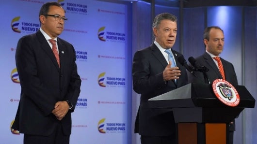 El director del Sena, Alfonso Prada, el presidente Juan Manuel Santos y secretario general de la Presidencia de la República, Luis Guillermo Vélez Cabrera. Foto: SIG.