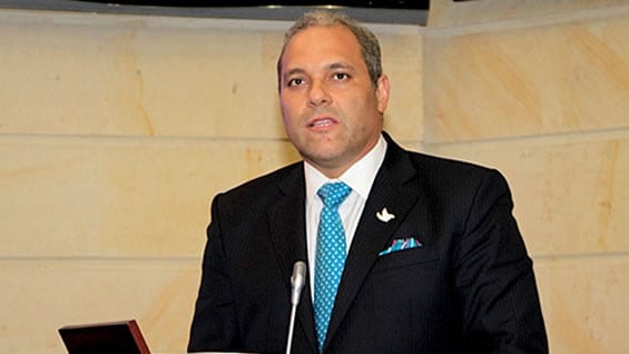 El senador aseguró que el país no se encuentra listo para asumir esta figura sin que desequilibre los poderes del Estado. Foto: Senado