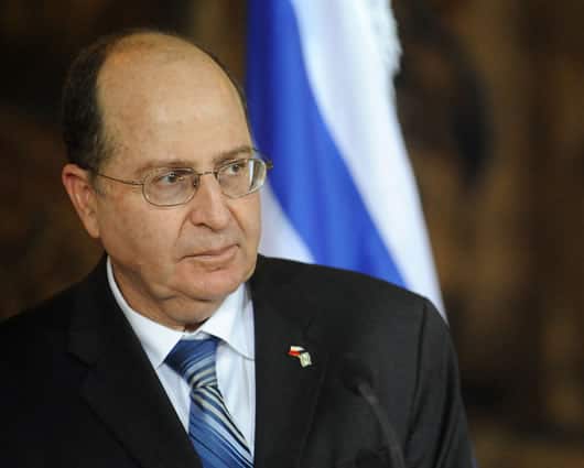 Moshé Yaalón, ministro de Defensa, asistió a la reunión en representación de Benjamín Netanyahu. Foto: AFP