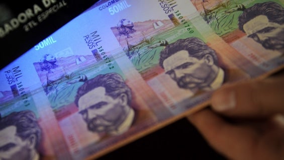 En caso de que el Concejo no apruebe el presupuesto, el alcalde Petro podrá decretarlo. Foto: AFP