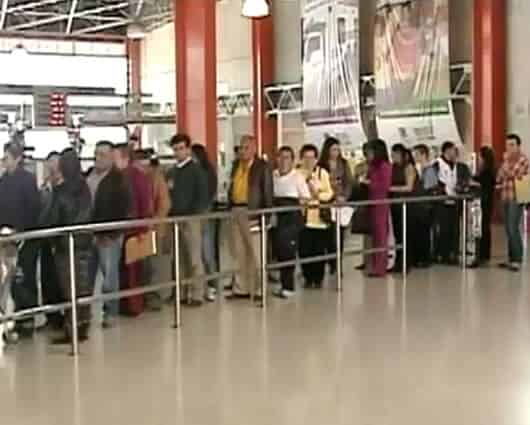 Para varios ciudadanos el trámite se resume en largas filas debido a los problemas en la página web de la Dian. Foto: Noticias RCN