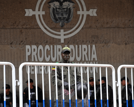 Tras la destitución de Petro, la Procuraduría permanece custodiada por la Policía. Foto: AFP.