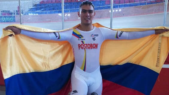 Fabián Puerta tras ganar el oro en los 200 metros. Foto: Cortesía Fedeciclismo.
