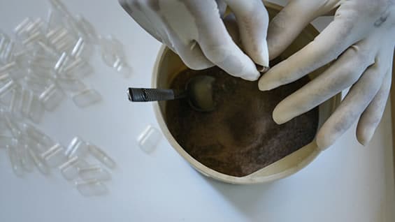 Las mujeres toman la decisión de comerse la placenta por los aparentes beneficios que esta trae para el organismo después del parto. Foto: AFP
