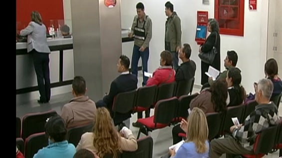 Muchos usuarios no se sientes satisfechos por los servicios que prestan los bancos. Foto: Noticias RCN.