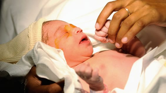 La bebé ya se encuentra fuera de peligro. Foto: AFP.