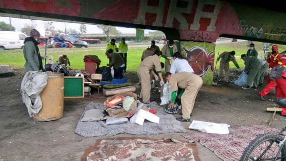 Las jornadas de limpieza se realizarán 2 veces por semana en cada puente para garantizar su sostenibilidad. Foto Alcaldía de Bogotá