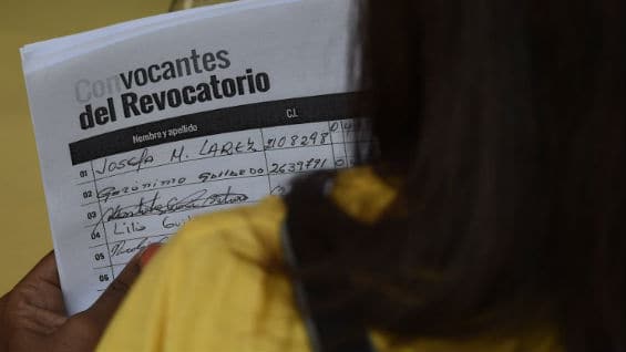 Oposición acusa al CNE de evitar el referendo. Foto AFP