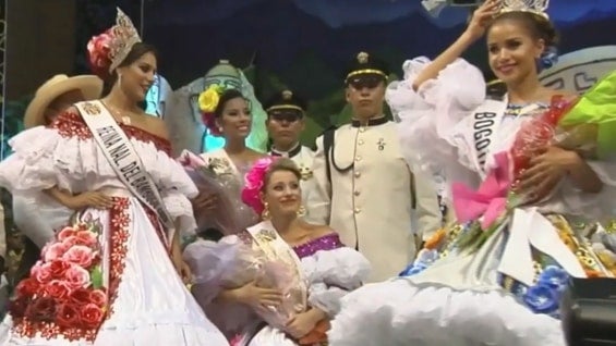 La señorita Bogotá le quitó la corona a la Reina Nacional del Bambuco.