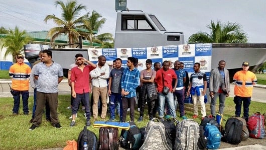 Armada Nacional rescata a 22 inmigrantes que eran transportados por el Golfo de Urabá