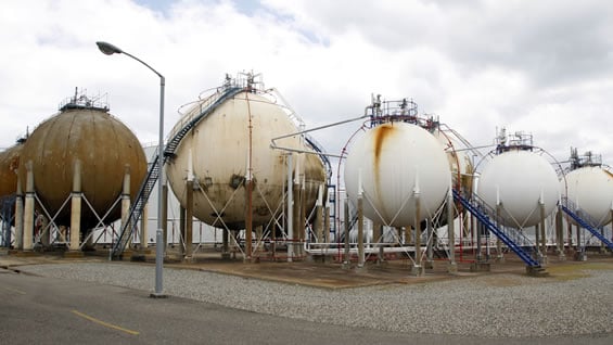 La producción promedio diaria de crudo cerró en 988.100 barriles. Foto: AFP.