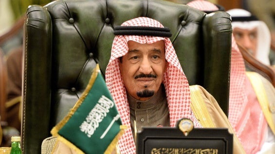 En la actualidad el reino saudí está afectado por el desplome de los precios del petróleo. Foto AFP