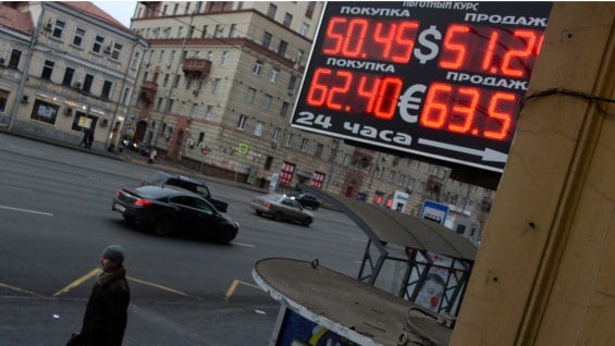 "La fortuna acumulada de los 200 empresarios más ricos de Rusia ha disminuido en 73.000 millones de dólares". Foto: AFP