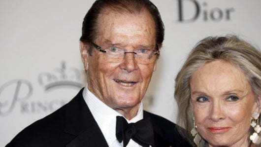 Roger Moore su esposa Cristina Tholstrup. Foto: AFP