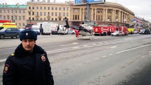 Los cuerpos de socorro atienden la emergencia. Foto: AFP