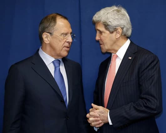 El canciller ruso, Serguei Lavrov, y el secretario de Estado estadounidense, John Kerry. Foto: AFP