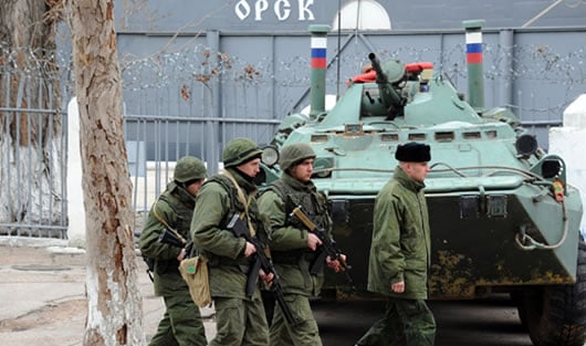 Tropas rusas permanecen en la península de Crimea. Foto: AFP.