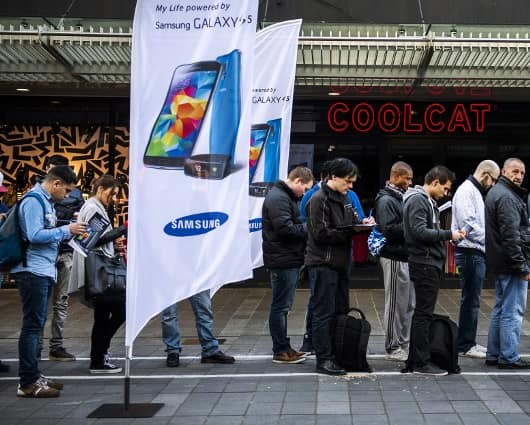 Analistas aseguran que el celular necesita diferenciarse de sus antecesores. Foto: AFP