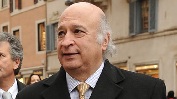 Los agentes del CTI reseñaron al exministro Sabas Pretelt y luego lo enviaron a una celda del búnker. Foto: AFP