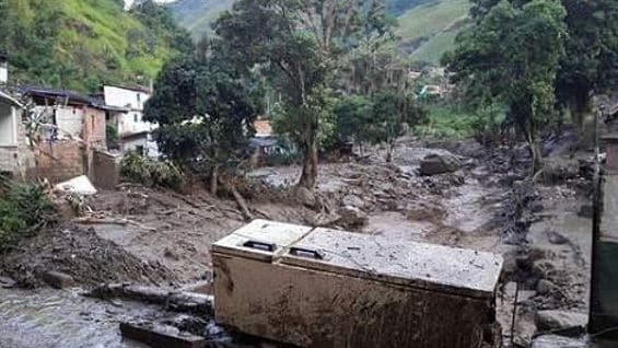 Aunque la cifra de muertos se encuentra en 64, las autoridades no descartan que aumente en las próximas horas.