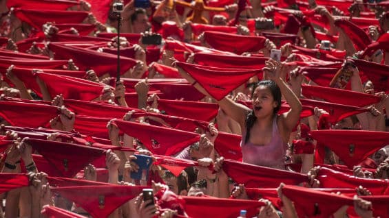 La celebración inició con el tradicional grito "¡Viva San Fermín!". Foto AFP