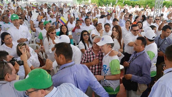 El presidente Santos graduó a los primeros 330 comunicadores para la paz. Foto: SIG.
