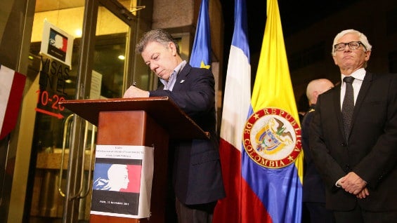 El presidente Santos visitó la sede diplomática francesa en Bogotá. Foto: SIG.