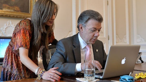 El presidente Santos respondiendo las preguntas de los colombianos sobre el proceso de paz. Foto: oficial.