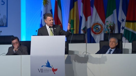 Santos fue el primero en intervenir en la segunda jornada del encuentro. Foto: AFP