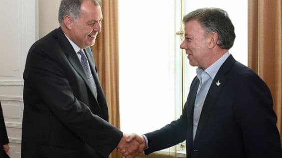 Alejandro Ordóñez, representante del ‘No’, y el presidente Juan Manuel Santos. Foto: Oficial.