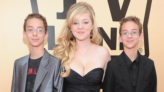Sawyer Sweeten (izq.) estuvo en la serie junto a su hermano gemelo desde que tenía 16 meses. Foto: AFP.