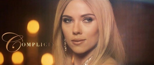 La actriz Scarlett Johansson personifica a Ivanka Trump en Saturday Night Live.