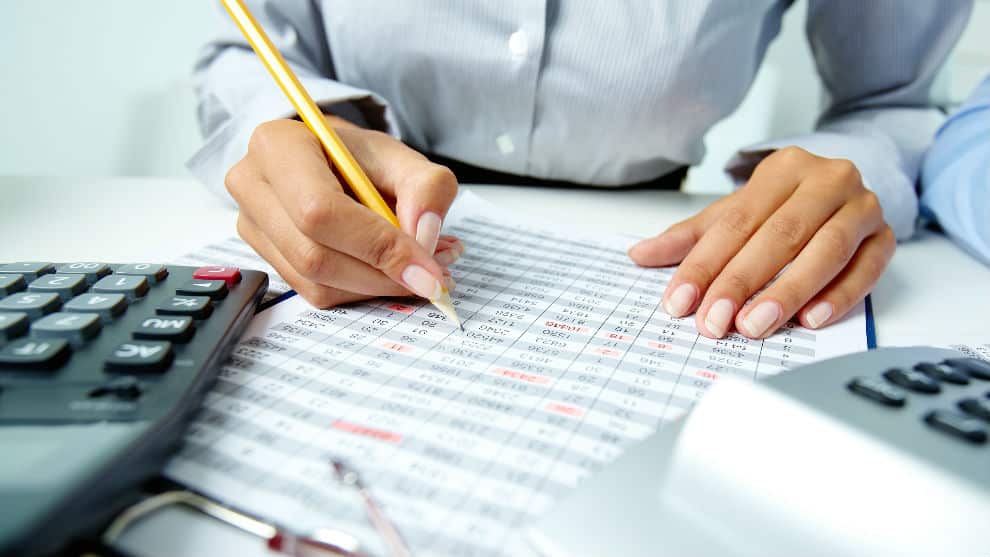 Para acceder a la pensión se deben tener 1.300 semanas cotizadas. Foto: Freepik