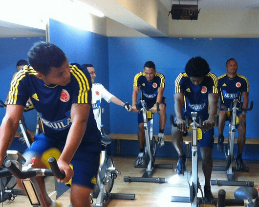 La selección hace trabajos de gimnasio en Barcelona. Foto: @FCFSeleccionCol