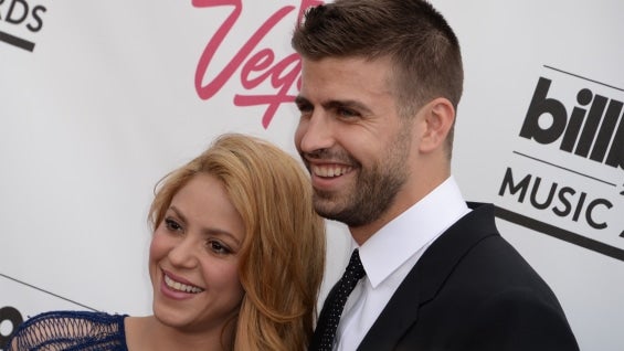 La cantante Shakira y su pareja Gerard Piqué. Foto: AFP.