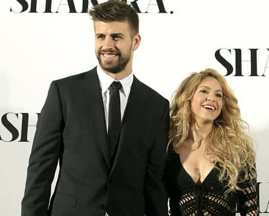 La cantante colombiana junto a su pareja Gerard Piqué en el lanzamiento de su disco. Foto: EFE
