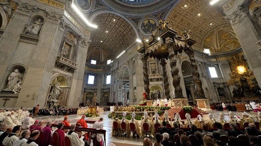 Pobreza, inmigración, poligamia, abusos y violencias, temas del Sínodo. AFP