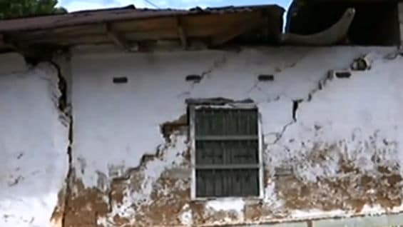 Vivienda afectada por los sismos.