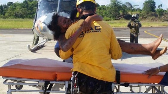 La mujer fue rescatada por la Fuerza Aérea. Foto: FAC.