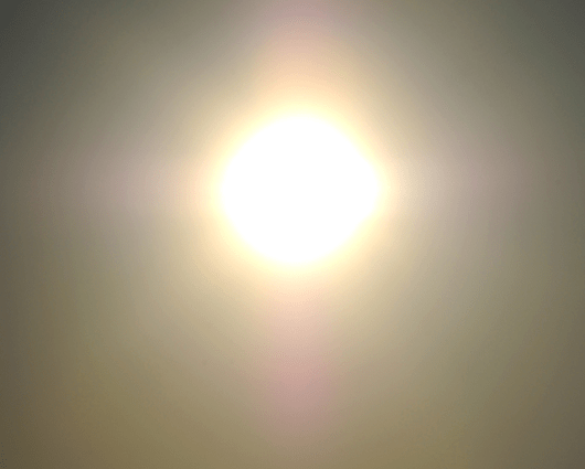 El Ideam recomendó no exponerse directamente al sol para evitar problemas de salud. Foto: AFP