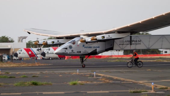 Solar Impulse 2 tras su llegada a Hawái. Foto: AFP