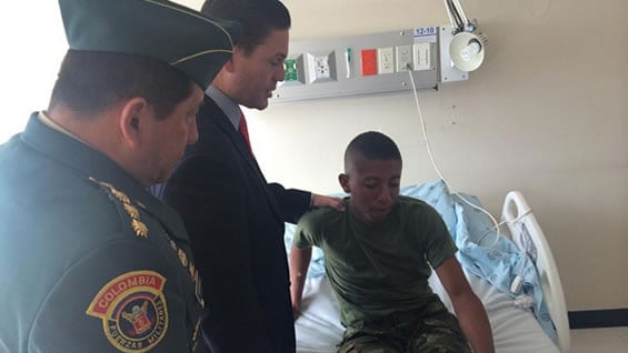 El ministro de Defensa visitó a soldados liberados del secuestro. Foto: Mindefensa