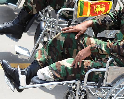 Al desfile asistieron militares heridos en combate. Foto: AFP