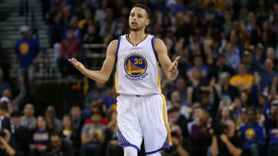 Curry logró 26 puntos y los Warriors vencieron 102-94 a los Wizards de Washington. Foto Agencia AFP