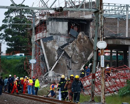 26 fueron rescatadas de los escombros. Foto: AFP