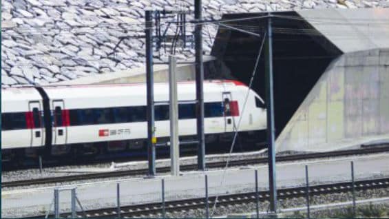 El túnel descongestionará el tráfico entre el norte y el sur de Europa. Foto AFP